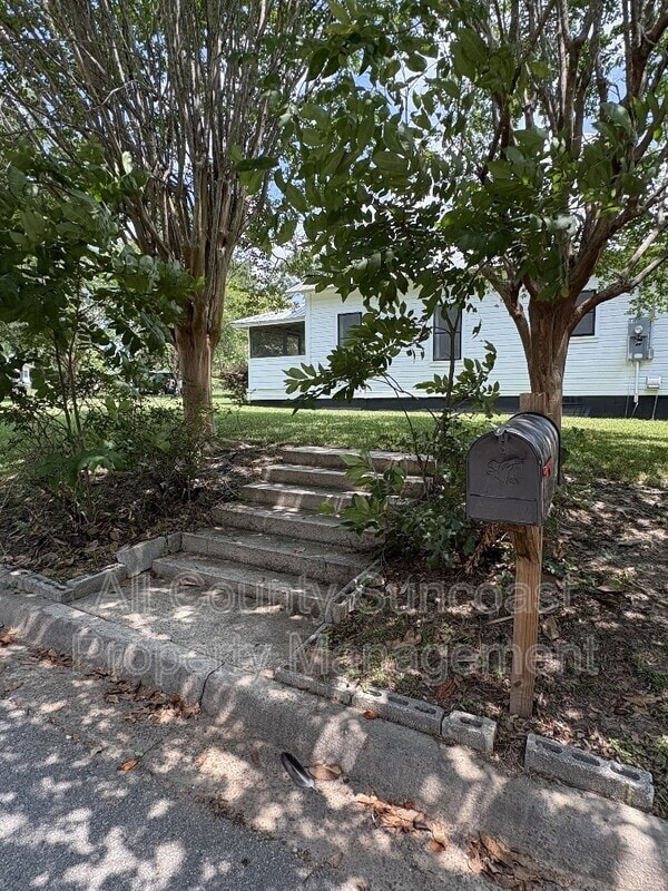 Building Photo - 420 Magnolia St