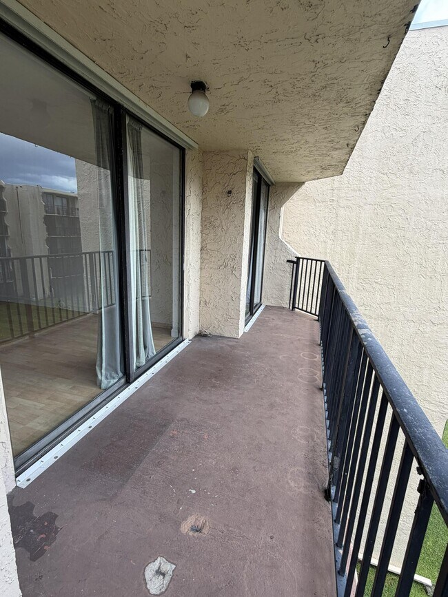 Building Photo - 3590 Blue Lake Dr