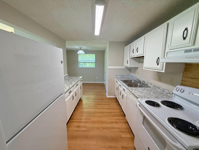 Building Photo - Large Lot; Fenced Backyard; No HOA
