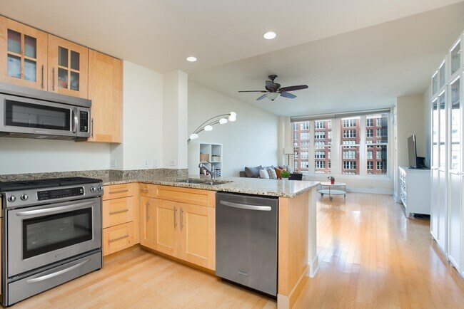 Building Photo - 1125 Maxwell Ln