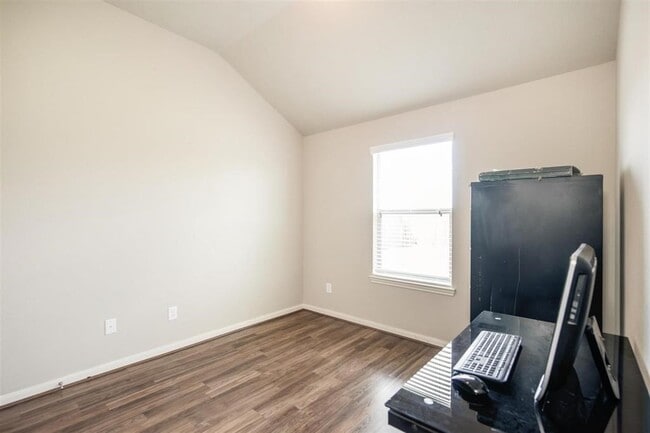 Building Photo - 22735 Pantego Ln