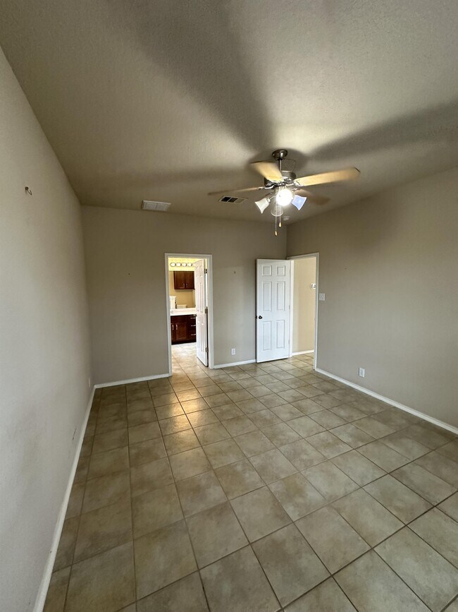 Building Photo - 2616 Gallant Fox Dr