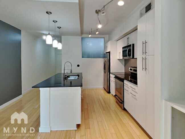 Building Photo - 4040 N Hall St