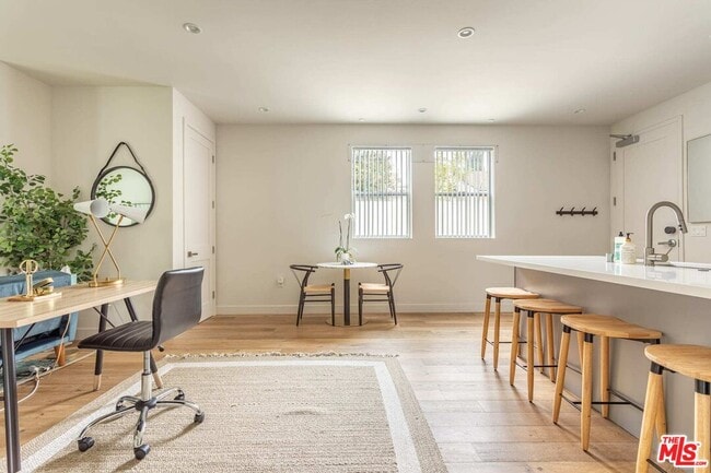 Building Photo - 3726 Kelton Ave