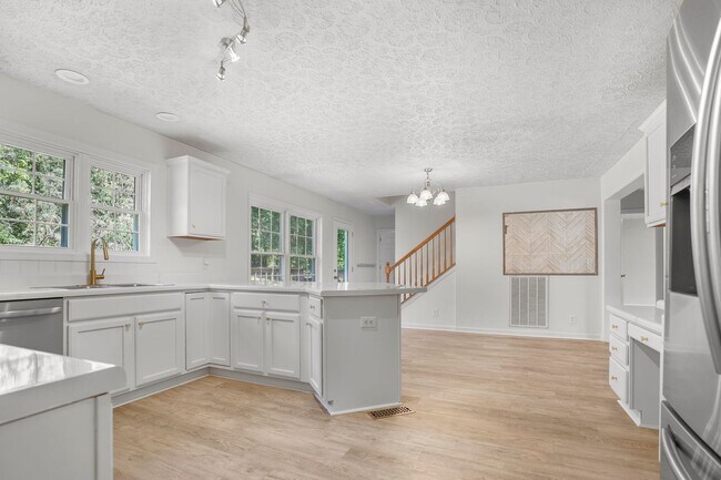 Building Photo - 3352 Mahlon Moore Rd
