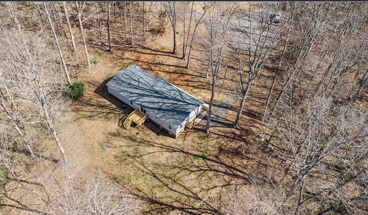 Building Photo - 5050 Park Creek Dr