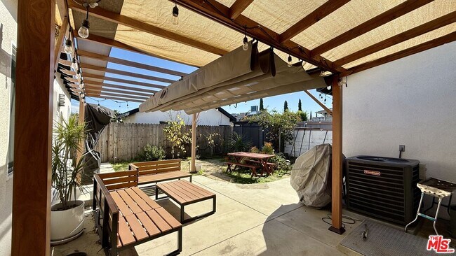 Building Photo - 6056 Fair Ave