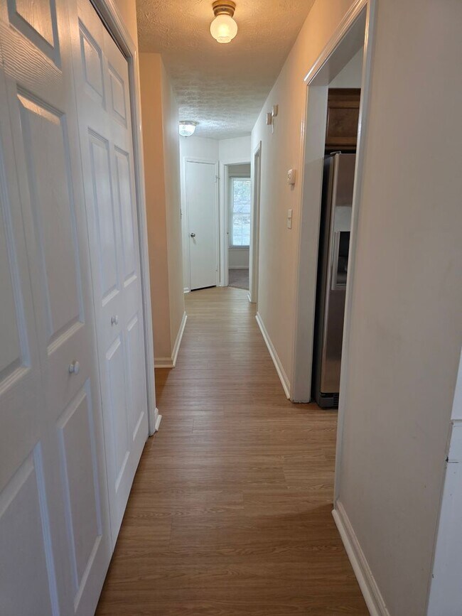 Building Photo - Move In Ready 3 Bedroom Ranch!