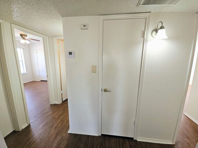 Building Photo - Nice Fourplex Unit in NRH - Birdville ISD