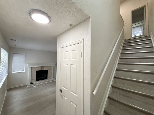 Building Photo - 650 Walden Cir