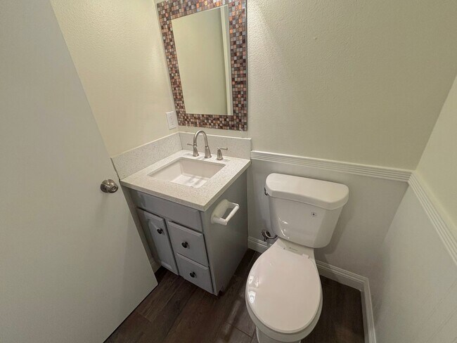 Building Photo - 3 Bedroom Condo now available in City of Orange