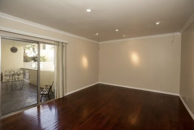 Building Photo - 11970 Montana Ave