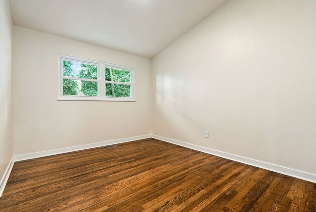 Building Photo - 720 Harper Ave