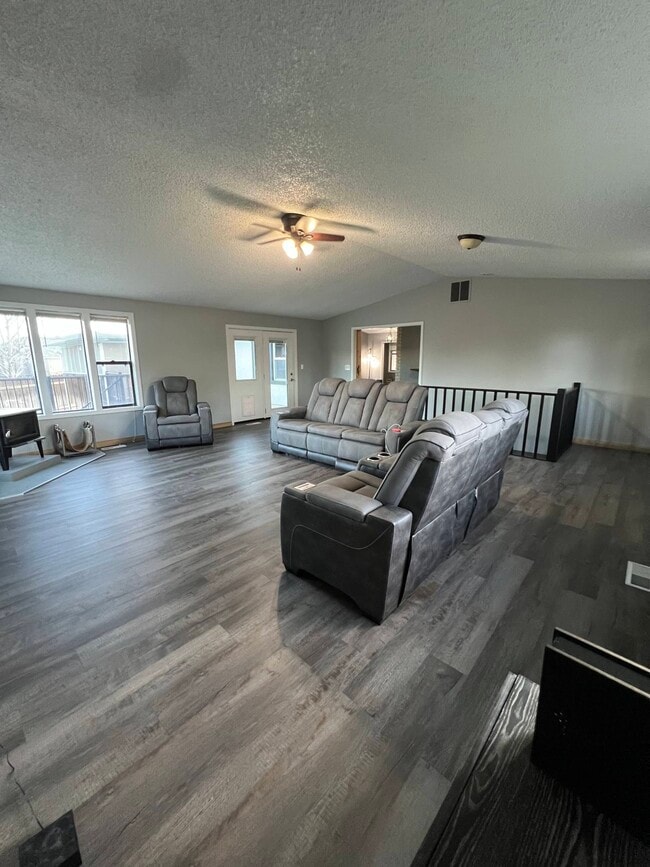 Building Photo - 100 Hills W Way