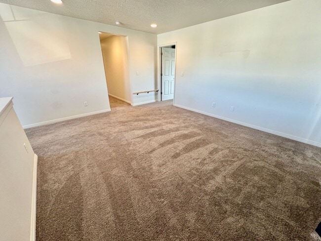 Building Photo - Your Home Is Ready For You!!