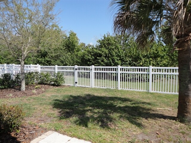 Building Photo - 11505 Crestlake Village Dr