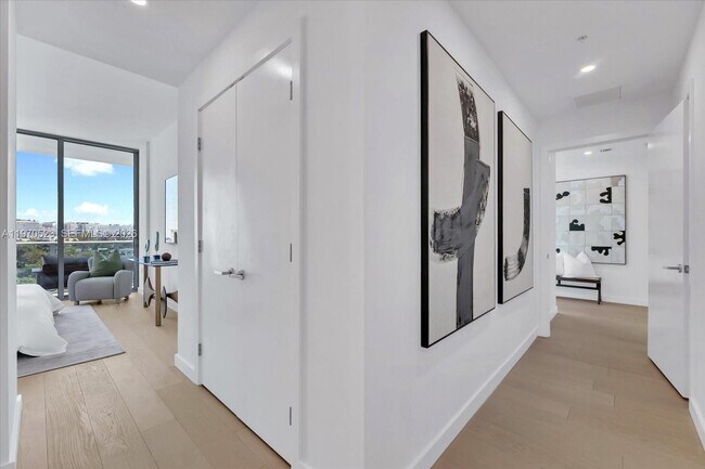 Building Photo - 9201 E Bay Harbor Dr