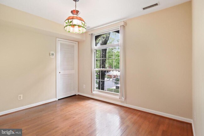 Building Photo - 3308 Woodburn Village Dr