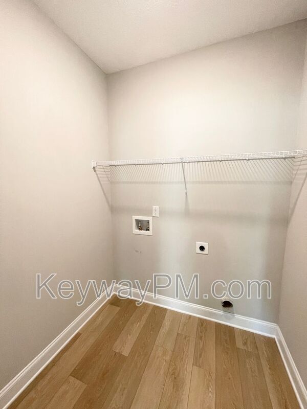Building Photo - 410 Longford St