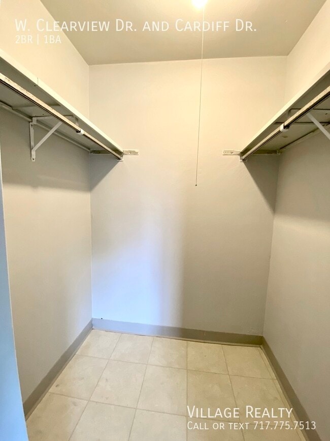 Building Photo - 51 W Clearview Dr