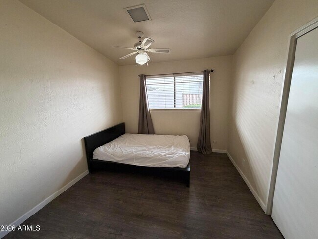 Building Photo - 717 E Granada Dr