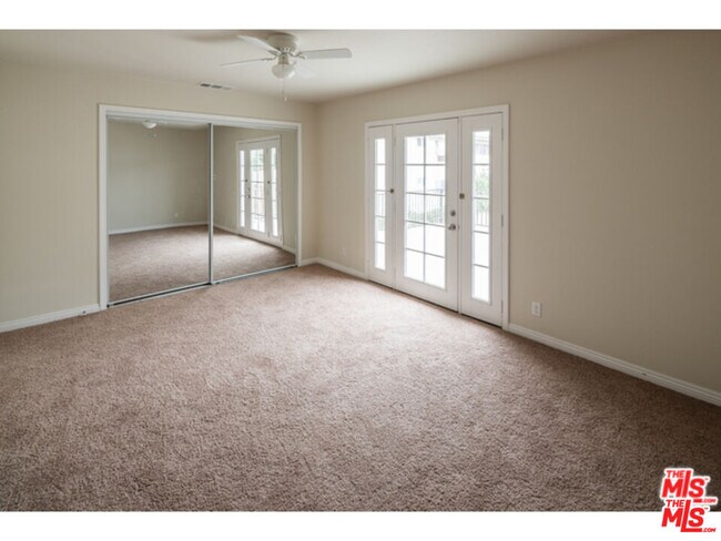 Building Photo - 705 N Dillon St