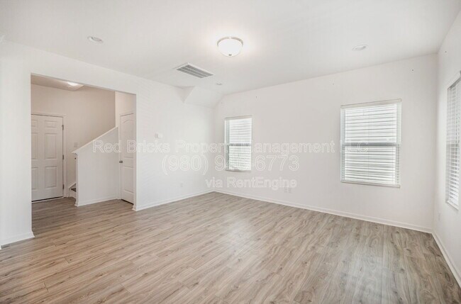 Building Photo - 15223 Scoter St