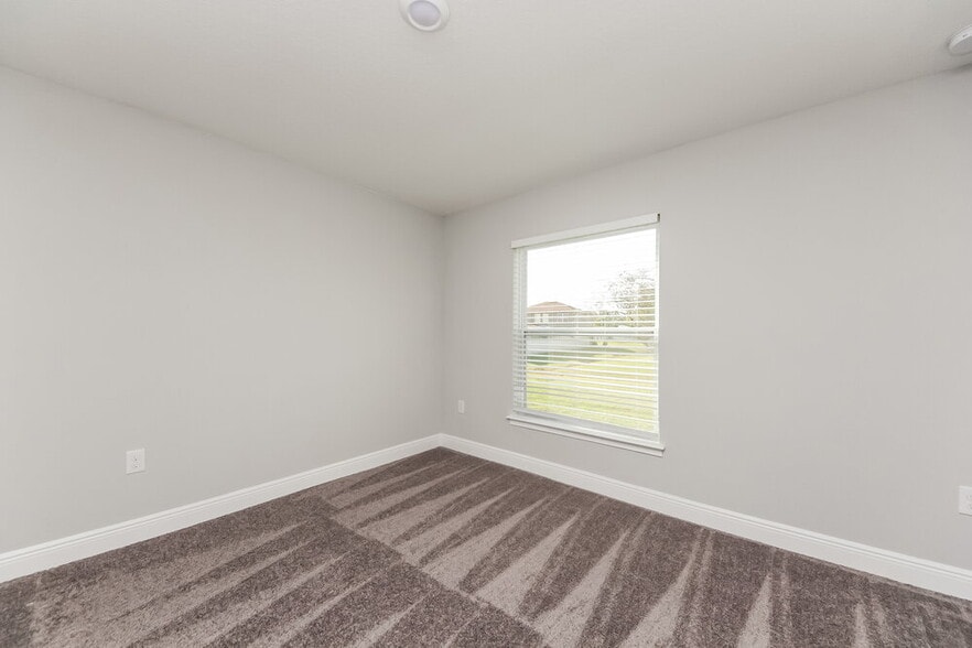 Building Photo - 828 Valnera Ct