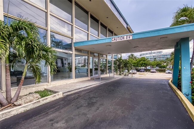 Building Photo - 6484 Indian Creek Dr