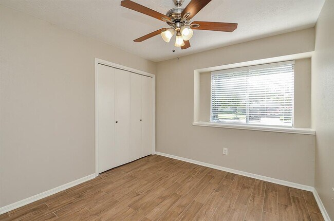 Building Photo - 1246 Summer Park Ln