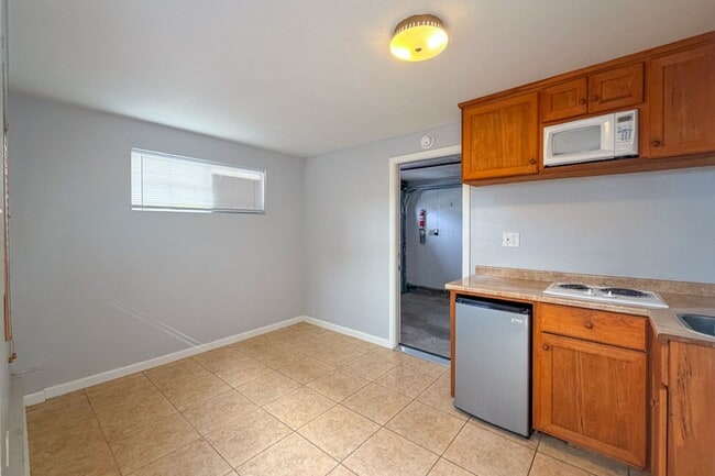 Building Photo - Renovated 2 Bed + 2 Bath with office space |Hollywood by the Sea | Oxnard | Unfurnished