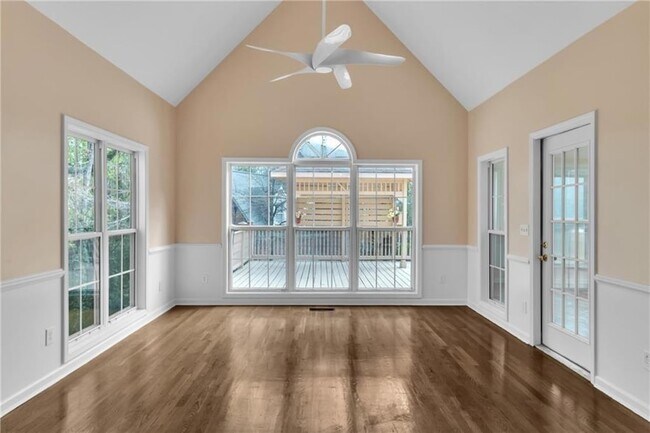 Building Photo - 915 Chipley Ct NE