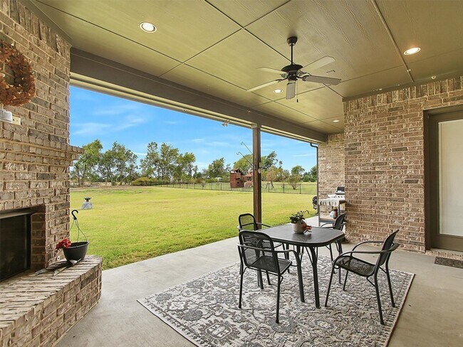 Building Photo - 2101 Tapadero Ln