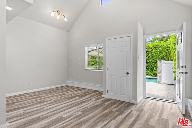 Building Photo - 3956 Alcove Ave