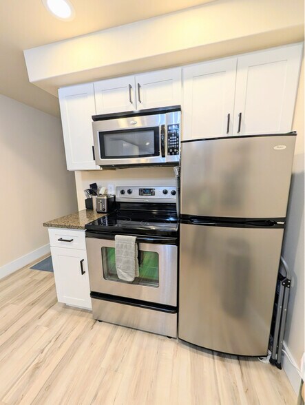 Building Photo - 322 W Woodin Ave