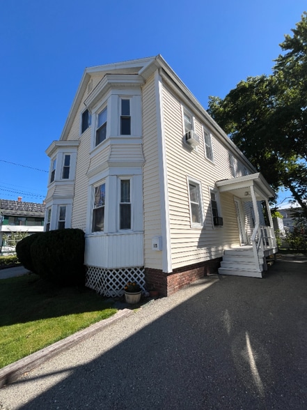 Building Photo - 17-17 Maple St