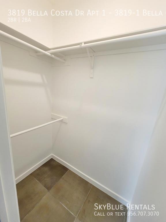 Building Photo - 3819 Bella Costa Dr