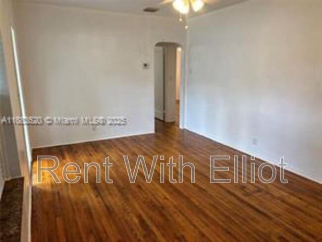 Building Photo - 1842 Funston St