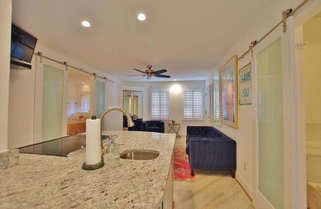 Building Photo - 2407 Arlington Blvd