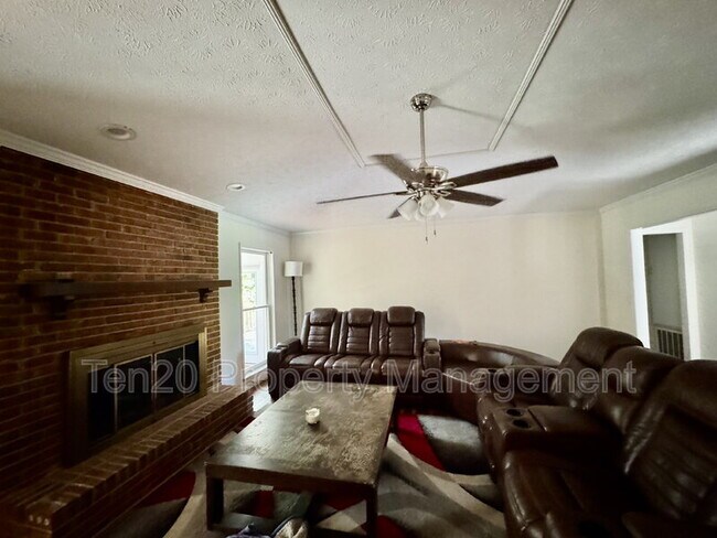 Building Photo - 4 S Whisper Ct