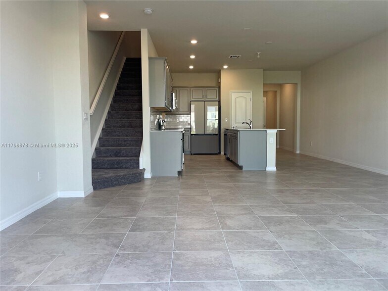 Building Photo - 2151 Appleton Cir S