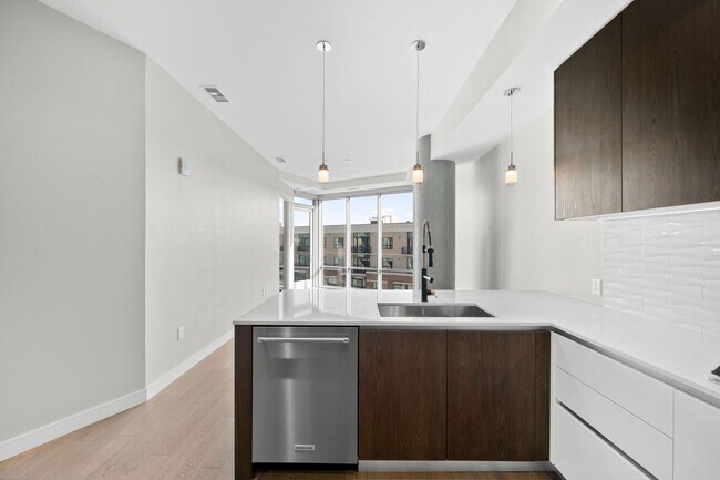 Building Photo - 6th Floor 1BD, 1.5BA Condo at the Lakehouse off Sloan's Lake