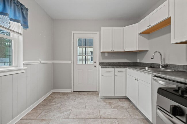 Building Photo - 908 N 38th St