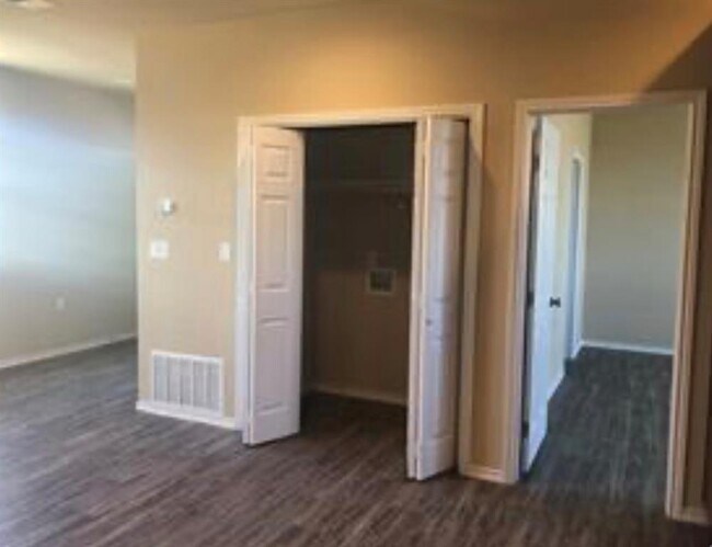 Building Photo - 1300 Hausman Dr