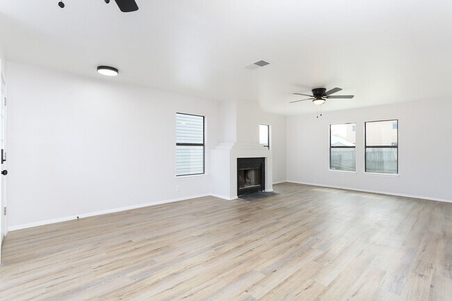 Building Photo - RENOVATED 3-BEDROOM HOME IN CONVERSE, JUDS...