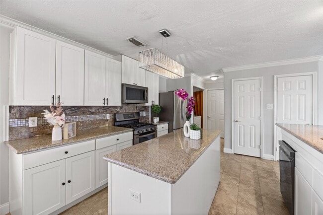 Building Photo - 14942 Gray Ridge Dr