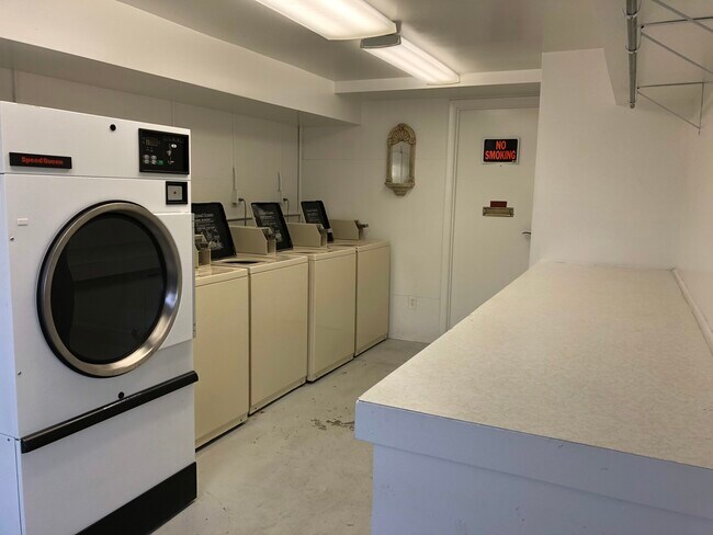 Building Photo - 110 Lyon St