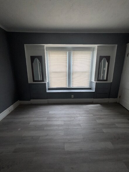 Building Photo - 4169 E 116th St