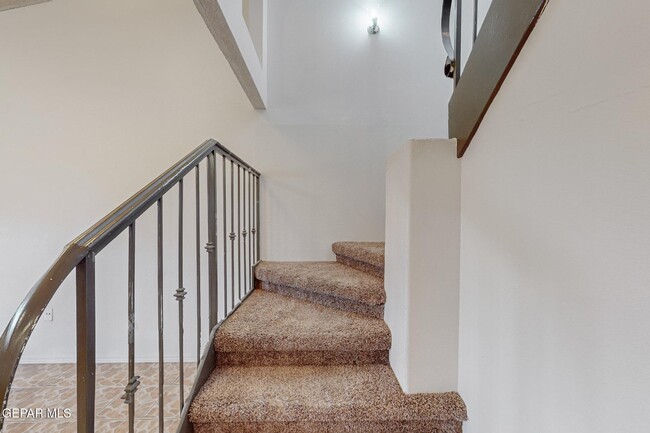 Building Photo - 3519 Oasis Dr
