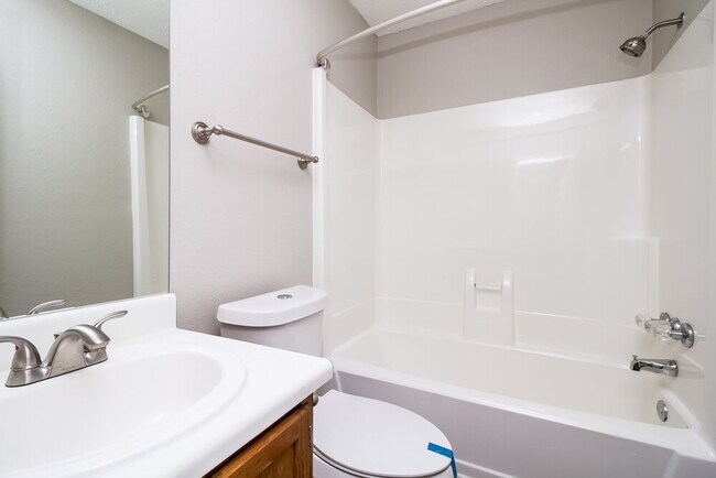 Building Photo - 606 Rocky Ridge Cir